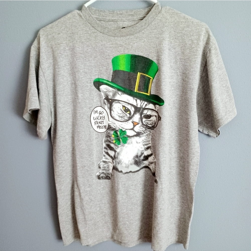 🌷3/$20🌷Men's Hybrid Brand Cat/St. Patrick T-Shirt